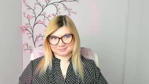 Molly online show from February 9, 1:13 pm