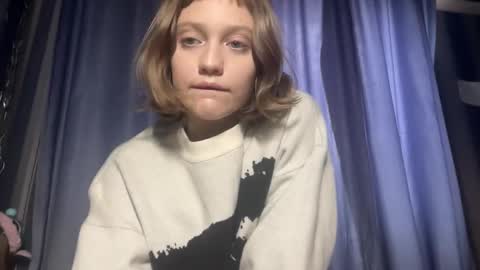 molly_poly online show from November 12, 12:25 pm