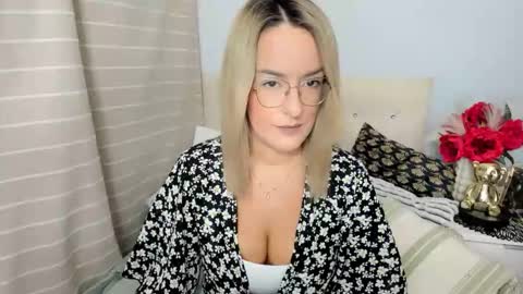 MollyCrazy online show from September 11, 5:19 am