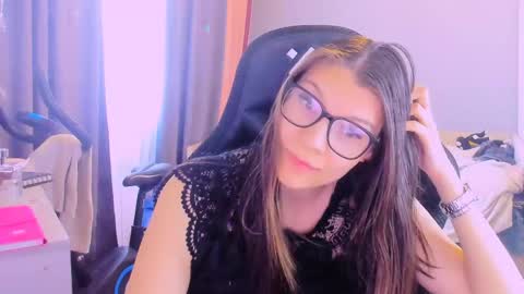  KIRA  online show from April 29, 6:38 am