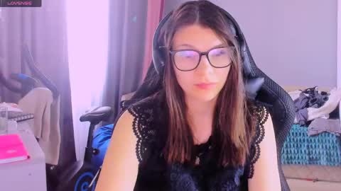  KIRA  online show from April 30, 2:39 am