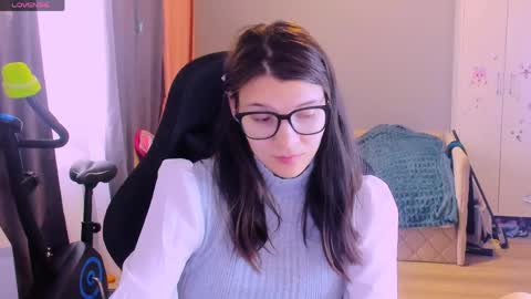  KIRA  online show from April 6, 2:55 am