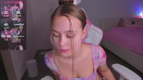 Molly online show from December 8, 6:50 pm