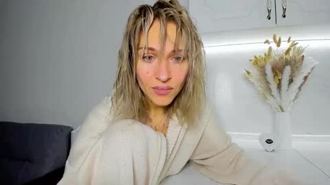 Mona online show from February 20, 9:20 pm