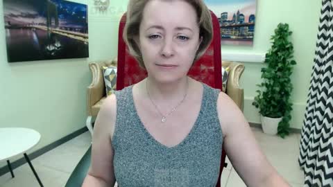 Mona online show from April 4, 1:43 pm