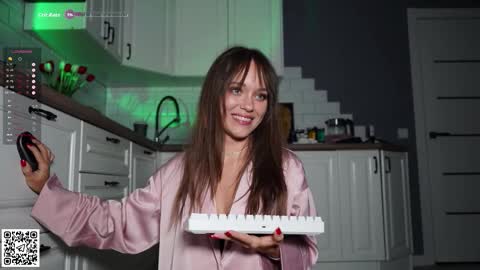 Monia Help me get 20000 subscribers online show from October 4, 5:50 pm