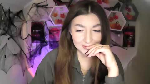 sweet girl and shine body online show from October 6, 9:04 am