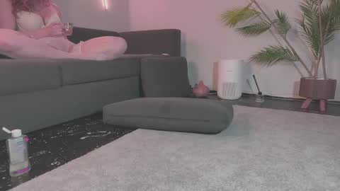 Monica online show from June 2, 10:49 am