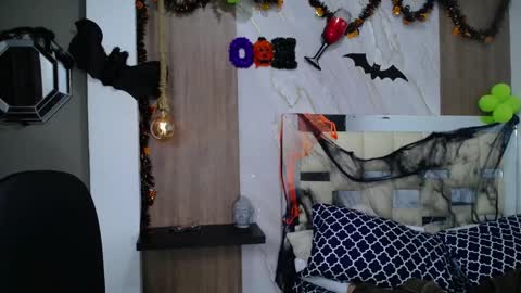 moon_and_fire_ online show from October 27, 5:47 am