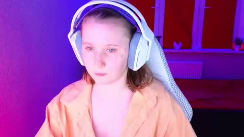 Lola online show from November 14, 4:40 pm