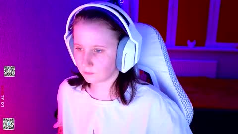 Lola online show from March 6, 6:58 pm