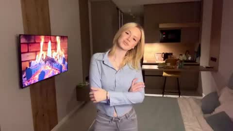 Britney online show from April 18, 9:48 pm