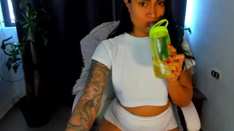 moonie_baddie31 online show from September 28, 8:47 pm