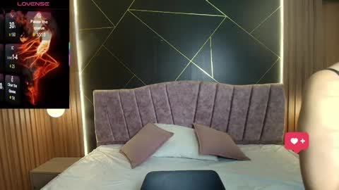 Moriah online show from March 30, 12:16 pm