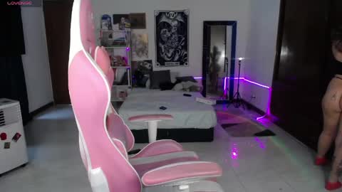 Manuela3 online show from June 2, 6:20 pm