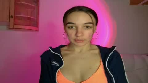 ms_sophiee online show from February 20, 4:03 pm