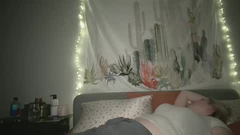 msclairewhatever online show from December 5, 8:03 am