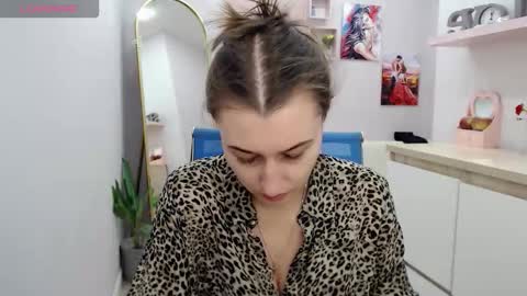 muriel_elvin online show from October 6, 9:15 am