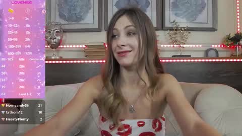 Luna  online show from November 16, 7:25 pm