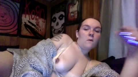 musicslut420 online show from May 27, 3:53 pm