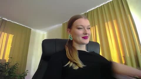 mysticvenus_ online show from October 20, 1:47 pm