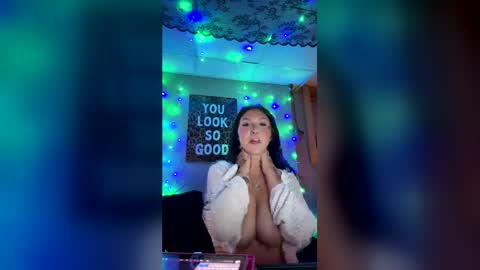 n0rmalgurl online show from May 13, 4:29 am