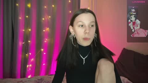 Vanessa and Julia  online show from February 7, 9:15 pm