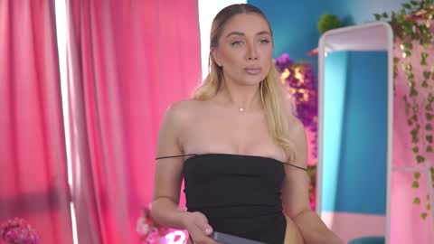 Nadia online show from February 20, 6:19 am