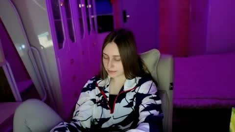 naebina online show from December 15, 11:04 am