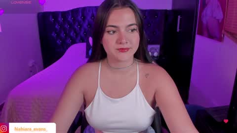 NAHIARA EVANS online show from February 2, 11:00 pm