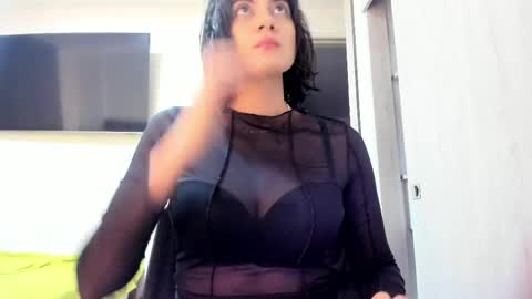 independent model online show from April 2, 3:04 am