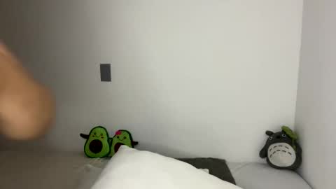 nahomy online show from April 6, 1:01 pm