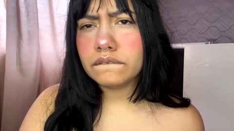 nahomy online show from March 17, 1:15 pm