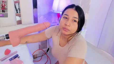 Nahomy Roberts online show from February 22, 8:48 am