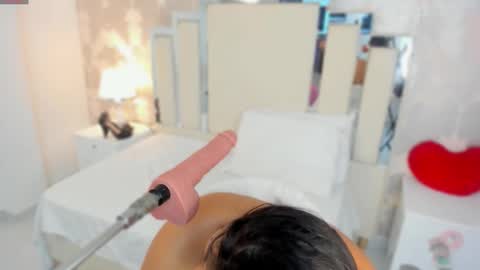 Nahomy Roberts online show from February 1, 8:46 am