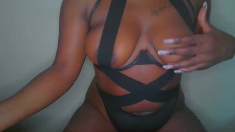 naiebony online show from February 16, 11:26 pm