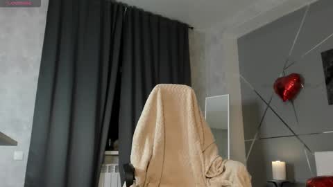 naomi_reiss online show from March 21, 12:04 am