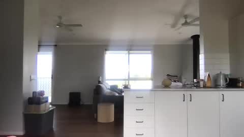 naomirhoades online show from February 3, 12:04 am