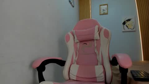 naomis_35 online show from September 29, 7:52 pm