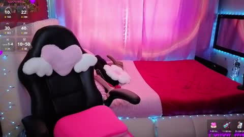 Nathalie online show from April 6, 7:04 pm