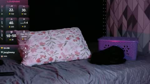 Gwen  online show from October 10, 7:52 pm