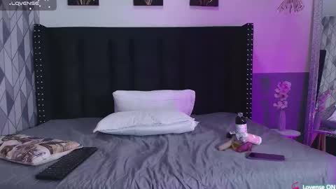 Gwen  online show from December 25, 7:24 pm