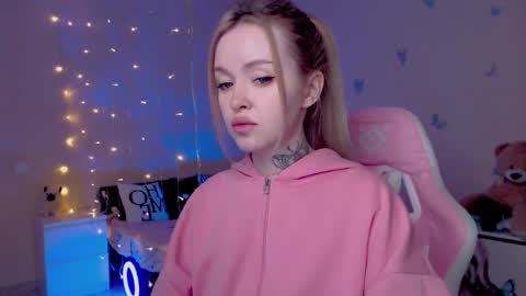 Mable online show from March 27, 2:35 am