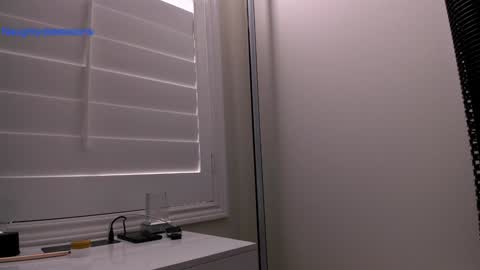 Aphroditecall me A for short online show from March 27, 12:01 am