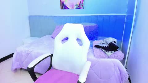naugthy_brunette_ online show from November 14, 7:03 pm