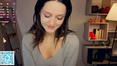 Vicky and Beatrice online show from April 11, 8:01 pm