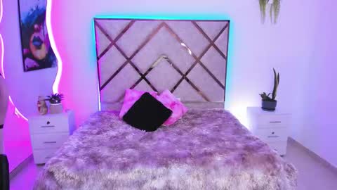 nenaarisk online show from March 13, 1:56 pm