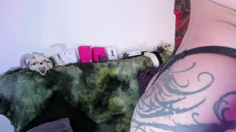Marie    online show from June 24, 5:28 am