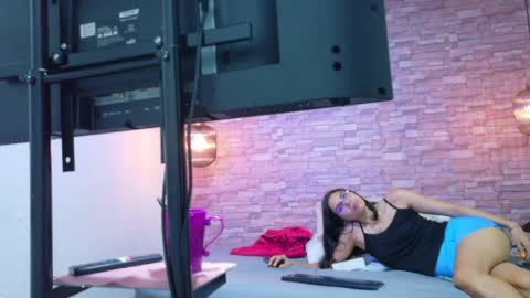 nextdoor_fantasy online show from April 23, 3:36 am