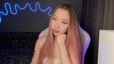 Mina online show from February 24, 2:03 pm